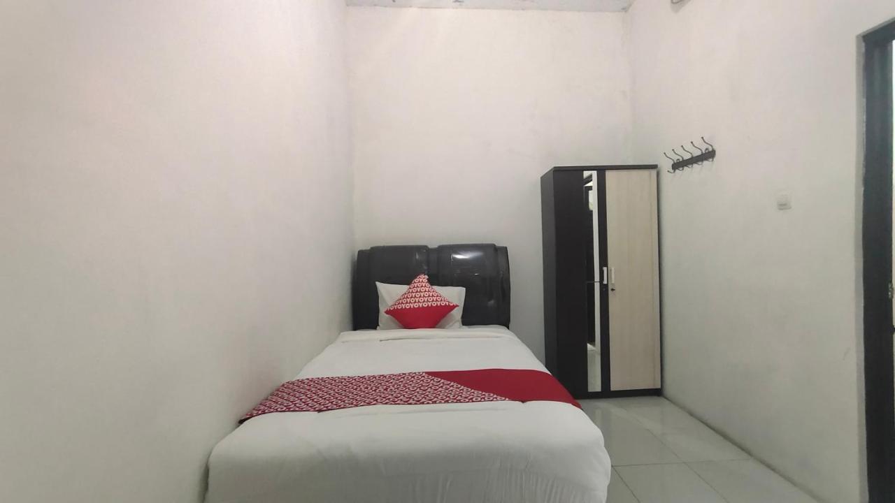 Oyo 90157 Griya Andon Syariah Hotel Cirebon Buitenkant foto